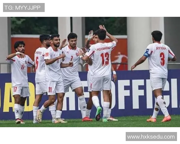 中国男足迎战伊拉克力争胜利全力以赴展现团队精神与拼搏意志